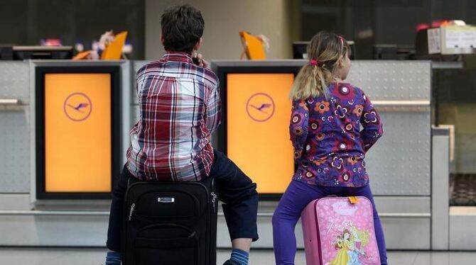 Warten auf die Abfertigung: Wegen zahlreicher Betriebsversammlungen kann es am Montag auf deutschen Flughäfen zu spürbaren Ve