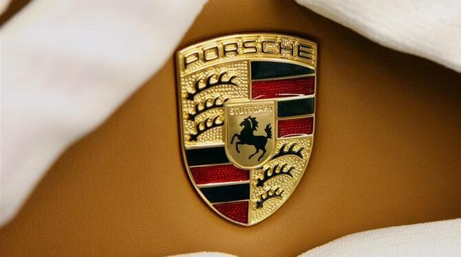 Hintergrund der Milliardenklage ist die Übernahmeschlacht zwischen Porsche und VW  - Kursturbulenzen sollen Investoren massiv