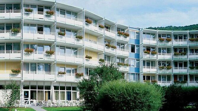 Kostenbedingter Einstellungsstopp und Aufschub von Renovierungsarbeiten: Klinikum Hohenurach.  FOTO: KLINIKGRUPPE ENZENSBERG