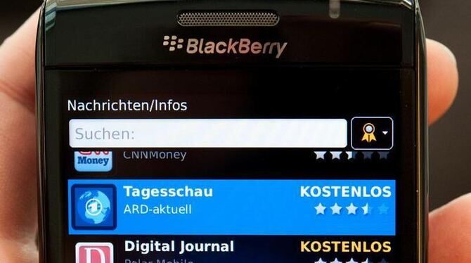 Nach der bisher schwerwiegendsten Panne in der Firmengeschichte bietet Blackberry nun seinen Kunden Gratis-Apps an.