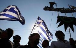 Griechen protestieren.