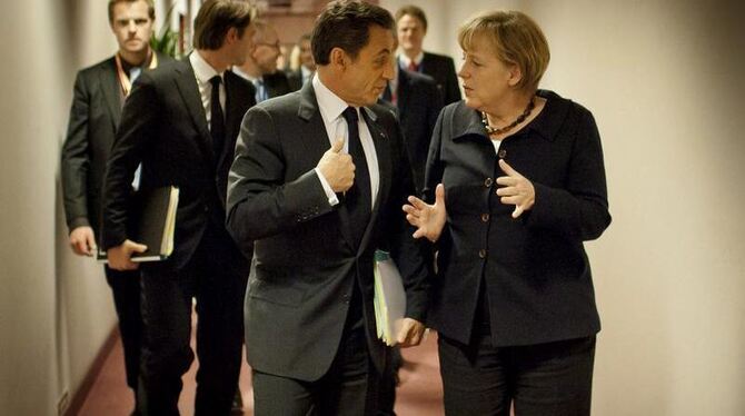 Angela Merkel und Nicolas Sarkozy im Gespräch. Foto: Jesco Denzel