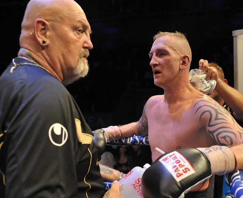 Björn Blaschke gegen Ben Nsafoah. Foto: Niethammer