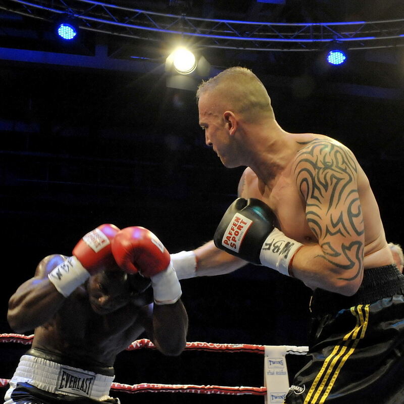 Björn Blaschke gegen Ben Nsafoah. Foto: Niethammer