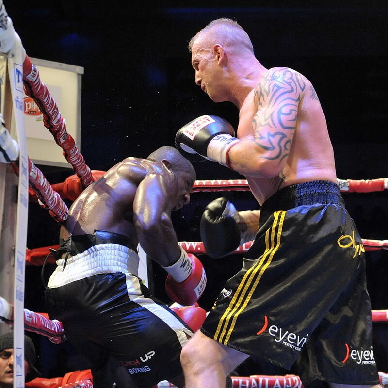 Björn Blaschke gegen Ben Nsafoah. Foto: Niethammer