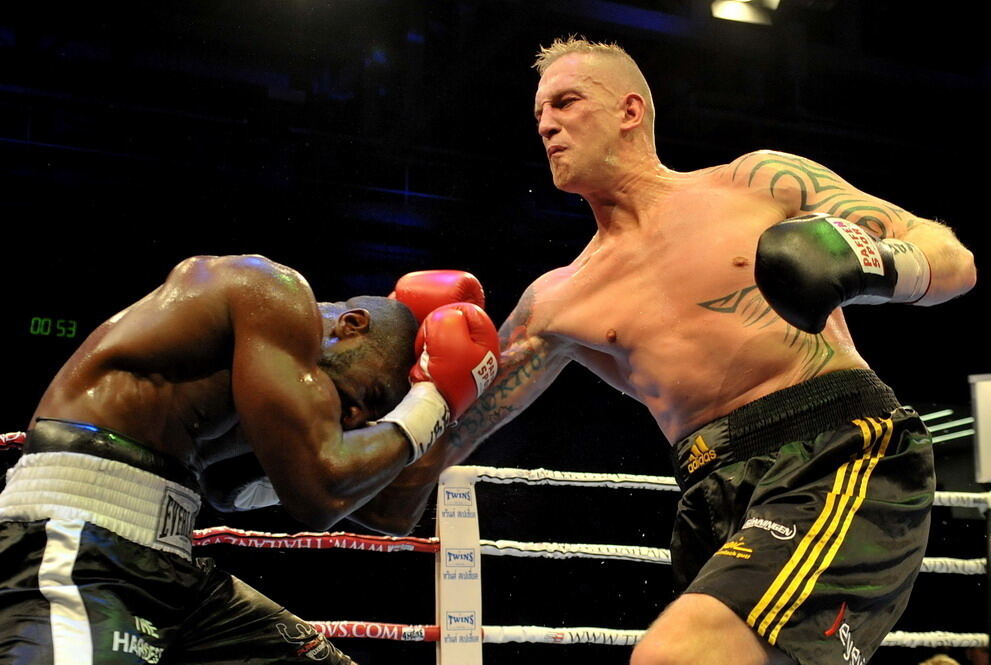 Björn Blaschke gegen Ben Nsafoah. Foto: Niethammer