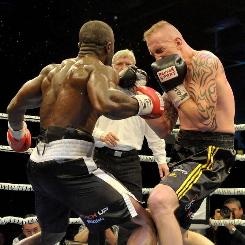 Björn Blaschke gegen Ben Nsafoah. Foto: Niethammer