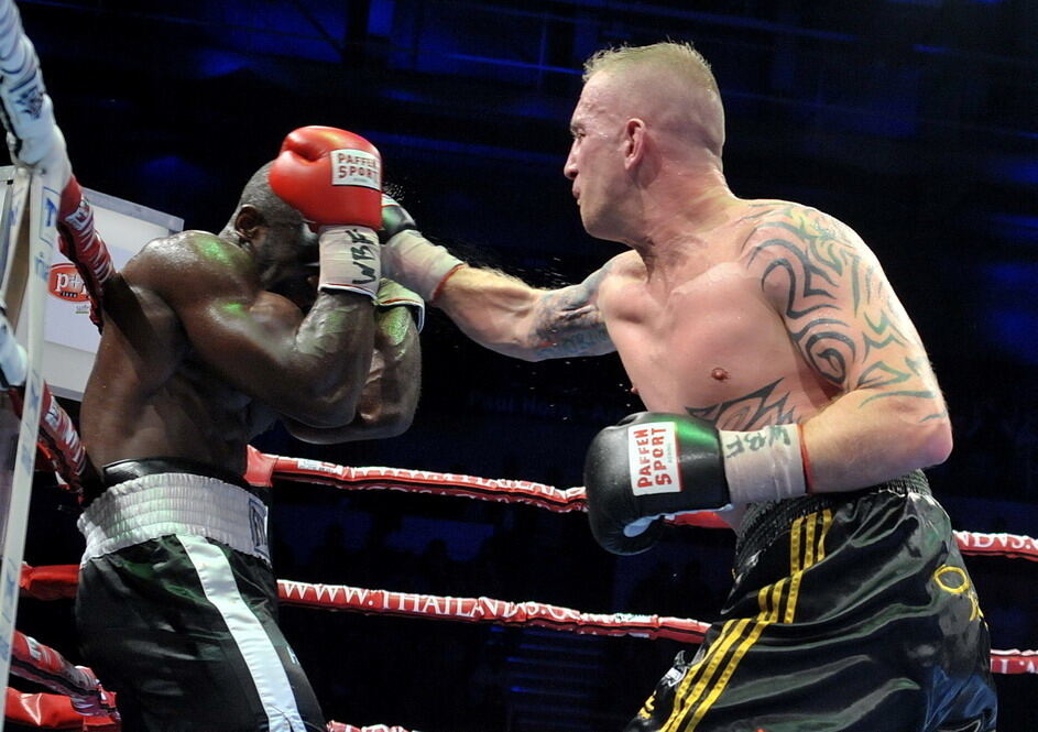 Björn Blaschke gegen Ben Nsafoah. Foto: Niethammer