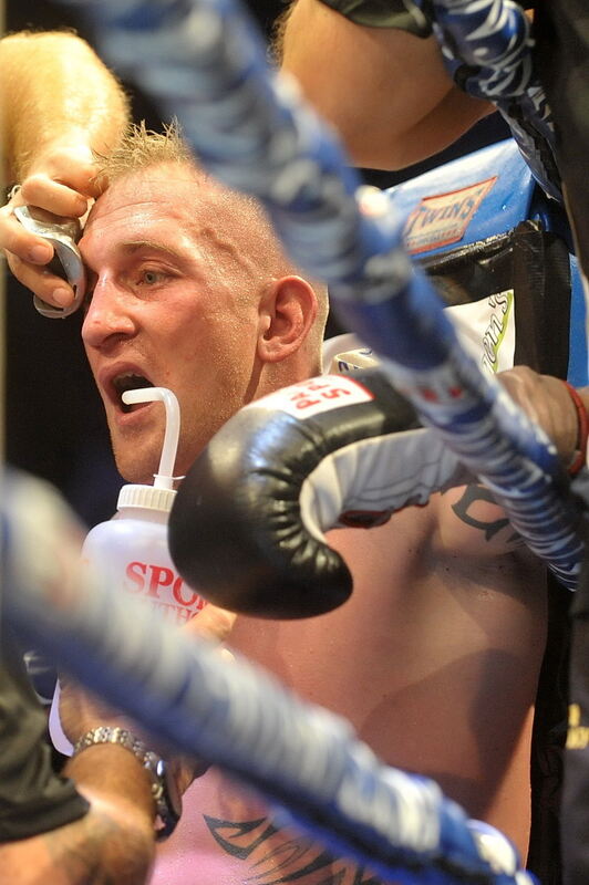 Björn Blaschke gegen Ben Nsafoah. Foto: Niethammer