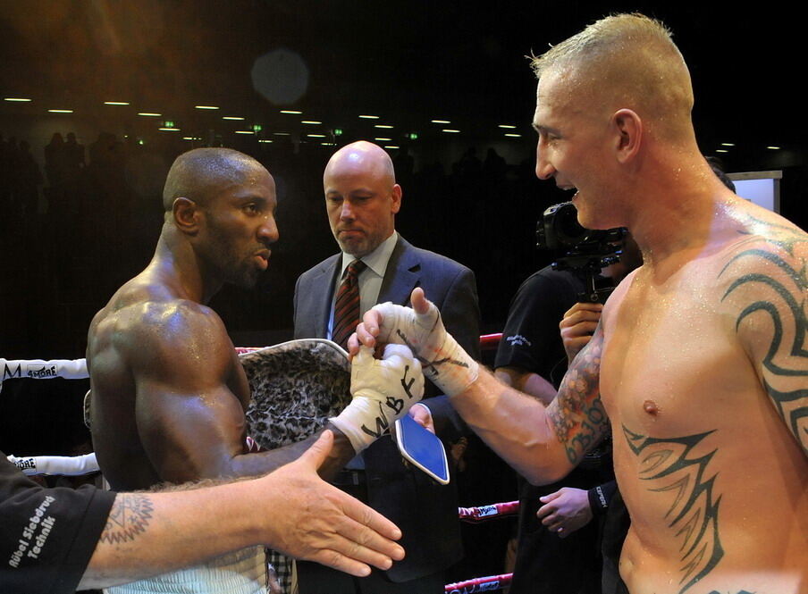 Björn Blaschke gegen Ben Nsafoah. Foto: Niethammer