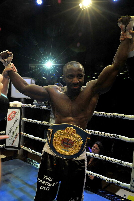 Björn Blaschke gegen Ben Nsafoah. Foto: Niethammer