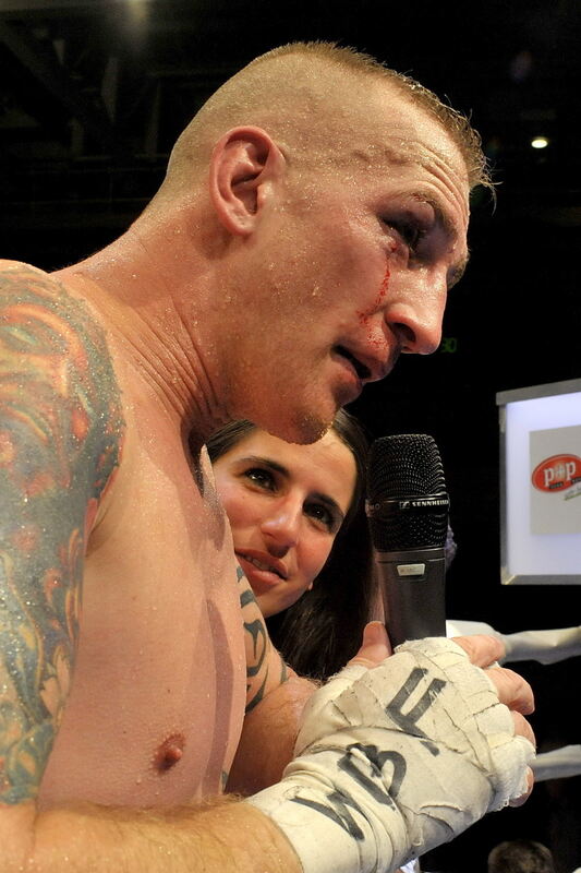 Björn Blaschke gegen Ben Nsafoah. Foto: Niethammer