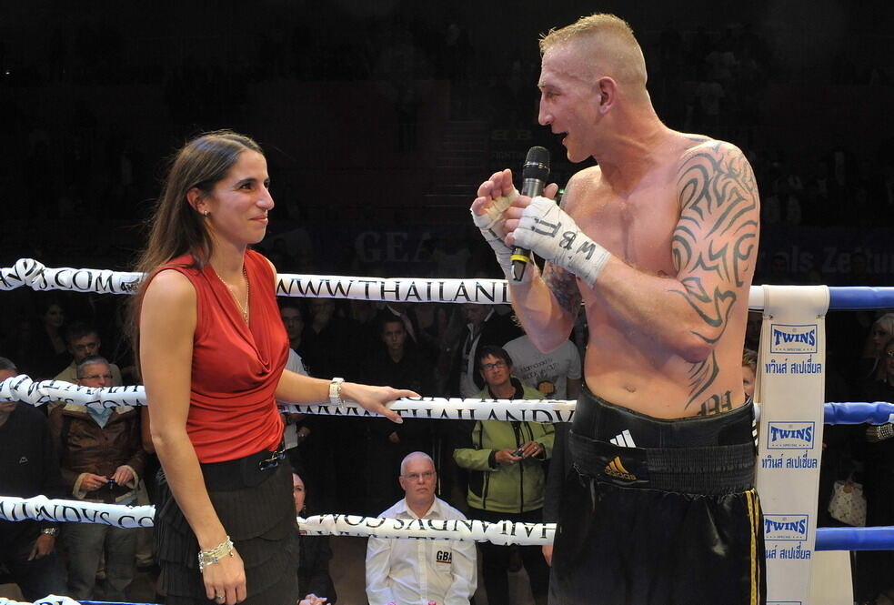 Björn Blaschke gegen Ben Nsafoah. Foto: Niethammer
