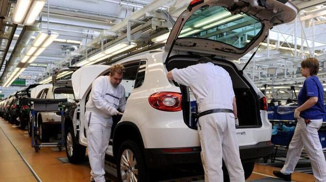 Produktion von Golf- und Tiguan-Fahrzeugen im Volkswagenwerk in Wolfsburg. Archivfoto: Jochen Lübke