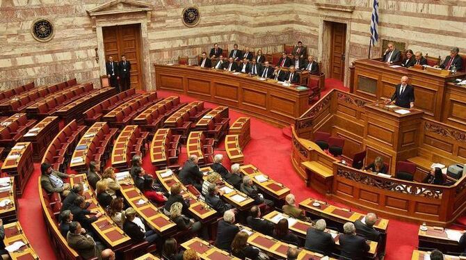 Regierungschef Papandreou bei einer Rede im Parlament. Foto: Simela Pantzartzi