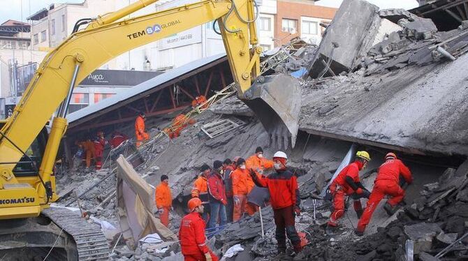 Insgesamt sind bei dem neuen Erdbeben 25 Gebäude eingestürzt. Von ihnen sind 22 seit dem Oktober-Beben leer gewesen. Foto: Al