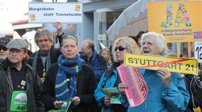 Die Gegner des umstrittenen Bahnprojekts Stuttgart 21 trommelten in Reutlingen für den Ausstieg.