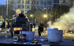 Sicherheitskräfte haben auf dem Tahrir-Platz Zelte der Demonstranten in Brand gesetzt. Foto: Khaled Elfiqi