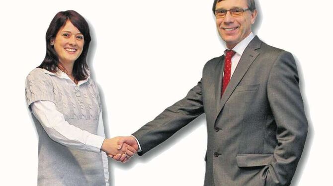 Anja Hauser (links) hat den Weg aus dem Hörsaal in die Wirtschaft genommen. Dr. Jürgen Trost (rechts) den Weg aus der Industrie