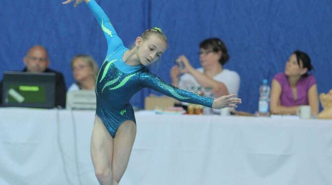 Die elfjährige Mara Neher gehört zu den Nachwuchshoffnungen im Turnen.  FOTO: ZMS
