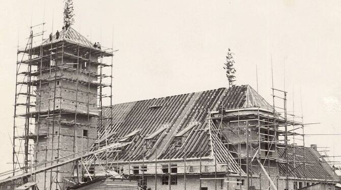 Die Christuskirche im Gerüst am 29. November 1935 - kurz darauf wurde Richtfest gefeiert. GEA-ARCHIVFOTOS