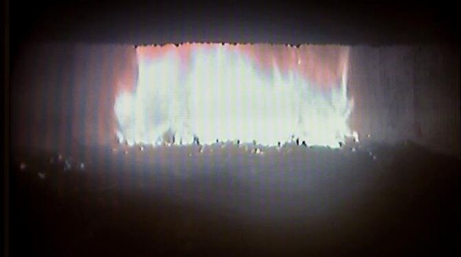 Auf einem Monitor wird im Müllheizkraftwerk in Magdeburg die Verbrennung des Schweinegrippe-Impfstoffes Pandemrix gezeigt. Fo