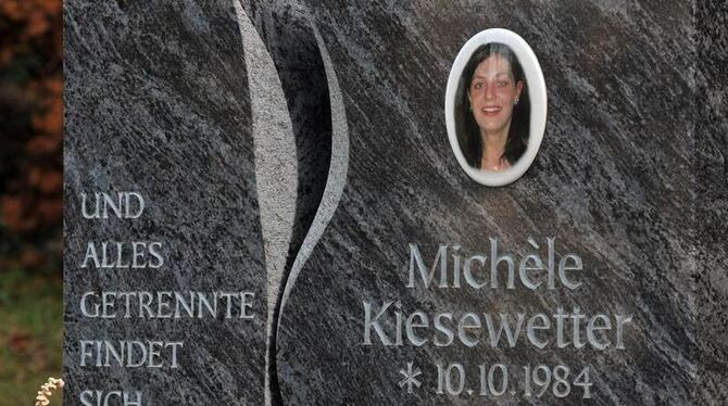 Das Grab der vor viereinhalb Jahren in Heilbronn ermordeten Polizistin Michele Kiesewetter auf dem Friedhof in Oberweißbach.