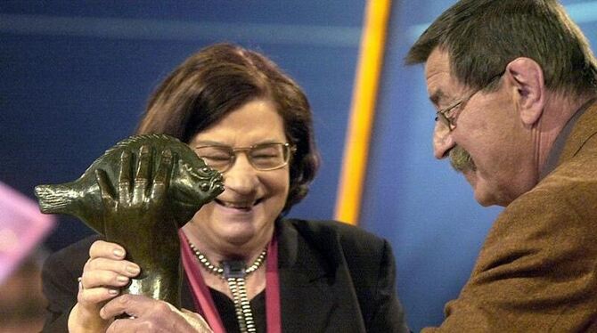 Christa Wolf mit Günter Grass auf der Leipziger Buchmesse 2002. Foto: Wolfgang Kluge
