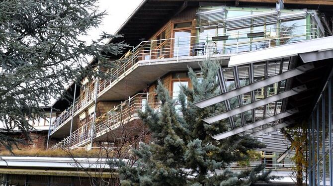 Das Altenheim Ringelbach. Die RAH will dem Gemeinderat vorschlagen, den »Neubau« so weit zu sanieren, dass er für die kommenden Das Altenheim Ringelbach. Die RAH will dem Gemeinderat vorschlagen, den »Neubau« so weit zu sanieren, dass er für die kommenden