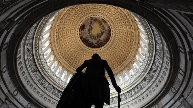Die Kuppel des Kapitols in Washington mit einer Statue des ersten US-Präsidenten, George Washington. Foto: Michael Reynolds