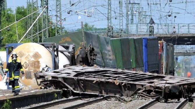 Am 20. Mai waren bei Müllheim acht Waggons eines mit Chemikalien beladenen Güterzugs entgleist.