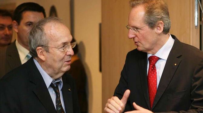 Stuttgarts Alt-OB Manfred Rommel (links) setzt auf eine erneute Kandidatur seine Nachfolgers Wolfgang Schuster.