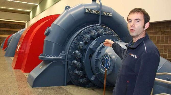 Josef Hasenhündl sorgt für die Instandhaltung der Turbinen im Pumpspeicherwerk Glems. Josef Hasenhündl sorgt für die Instandhaltung der Turbinen im Pumpspeicherwerk Glems.