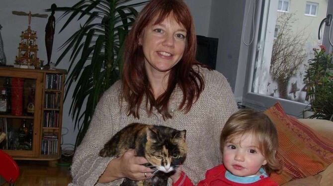 Nicole Merkl freut sich, wenn ihre Katze Apatchi daheim versorgt wird, wenn sie mit Tochter Sofia und dem Rest der Familie Urlau