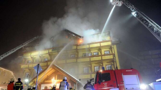 In dem aus Holz gebaurten Hotel fanden die Flammen jede Menge Nahrung.