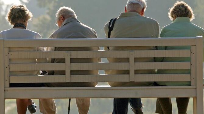 Im vergangenen Jahr bezogen demnach knapp 674 000 Versicherte erstmals eine Altersrente. 47,5 Prozent von ihnen mussten dabei Im vergangenen Jahr bezogen demnach knapp 674 000 Versicherte erstmals eine Altersrente. 47,5 Prozent von ihnen mussten dabei