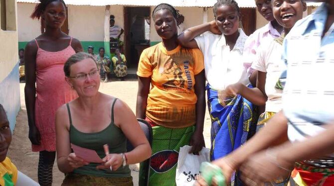 Mehrere Wochen lang hat die Willmandinger Hebamme Saskia de Koning in einem Hospital in Sambia gearbeitet. FOTO: PR