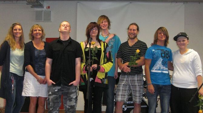Die Mitglieder der jugendlichen Band »Green Impact« kamen mit der Unterstützung ihrer Betreuerinnen und Betreuer von Ridaf sowie