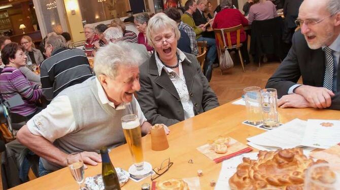 Spitzenstimmung beim gemeinsamen Würfelspiel: Das »Mutscheln« in den Restaurants und Kneipen der Stadt erfreut sich auch diesmal