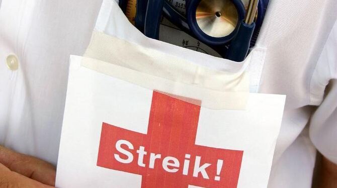 Im Tarifstreit um die Gehälter hat die Ärztegewerkschaft Marburger Bund (MB) einen Streik endgültig abgesagt. Foto: Jan Woita