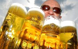 Die Zahl der Biertrinker schrumpft von Jahr zu Jahr. 2011 war zudem der Sommer verregnet. Die Brauindustrie zeigt sich trotzdem 