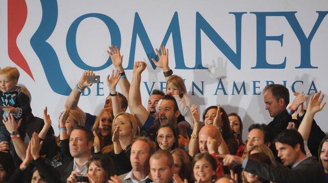 Die Anhänger von Mitt Romney feiern den Sieg bei den Vorwahlen in Nevada. Foto: Michael Nelson