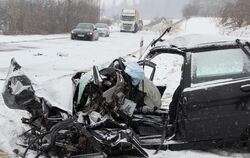 Völlig zerstört wurde das Auto einer 27-jährigen Münsingerin beim Zusammenstoß mit einem Lastzug.