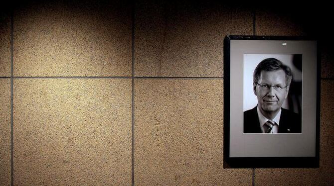 Wessen Bild wird künftig in der Ahnengalerie im Haus der Geschichte in Bonn neben dem Porträt von Christian Wulff hängen? Fot Wessen Bild wird künftig in der Ahnengalerie im Haus der Geschichte in Bonn neben dem Porträt von Christian Wulff hängen? Fot