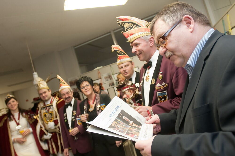 Narren besuchen die GEA-Redaktion