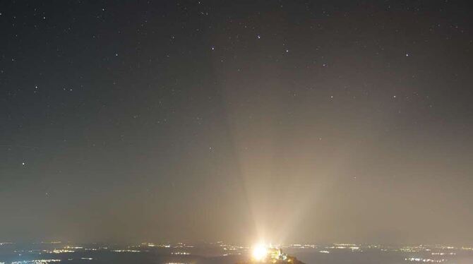 Lichtverschmutzung in der Region: Gegen die Dauerbeleuchtung von Siedlungen und Gebäuden (auf dem Foto das Schloss Hohenzollern)