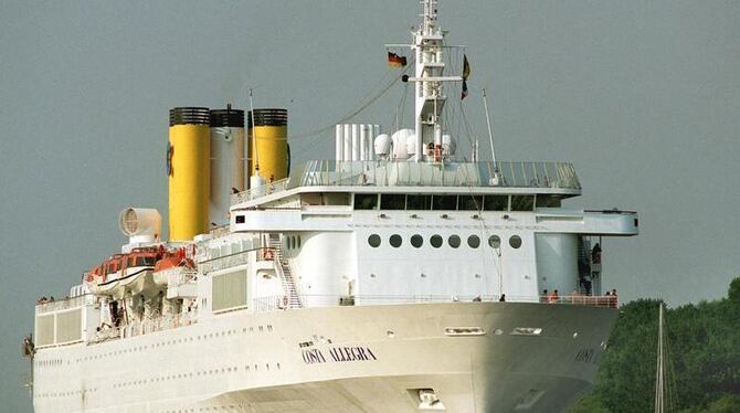 Die 187 Meter lange »Costa Allegra« im Jahr 1995 auf dem Nordostsee-Kanal. Foto: Markus Beck