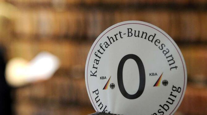 In der Verkehrssünderdatei in Flensburg soll alles einfacher werden. Ob es besser wird, darüber streiten sich die Experten. FOTO In der Verkehrssünderdatei in Flensburg soll alles einfacher werden. Ob es besser wird, darüber streiten sich die Experten. FOTO