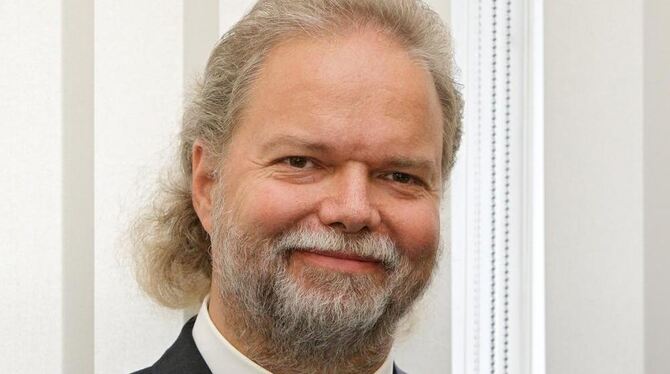 Utz Claassen, früherer Chef des Energiekonzerns EnBW, schreibt einen Krimi über die Strombranche. Utz Claassen, früherer Chef des Energiekonzerns EnBW, schreibt einen Krimi über die Strombranche.