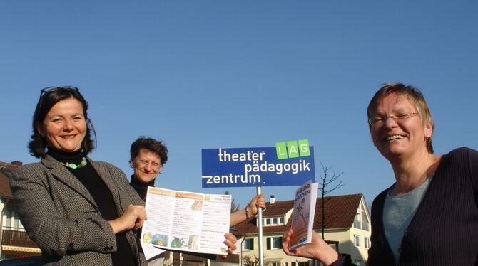 Freuen sich auf das gemeinsame Projekt in den Pfingstferien (von rechts): Monika Hunze (Geschäftsführerin der LAG-Theaterpädagog